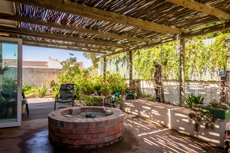 4 Bedroom Property for Sale in Velddrif Western Cape